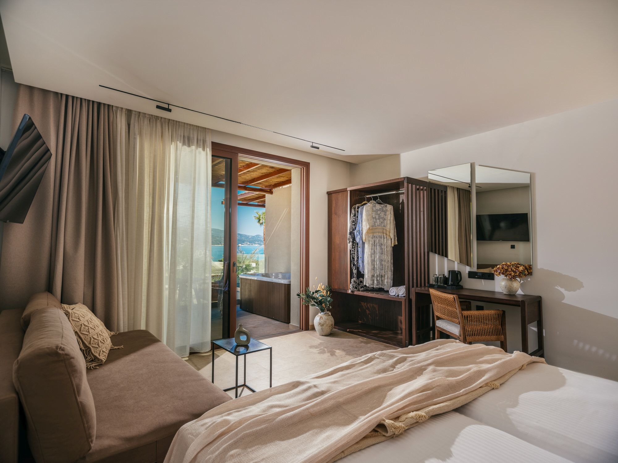 Twin/Double Rooms with Jacuzzi